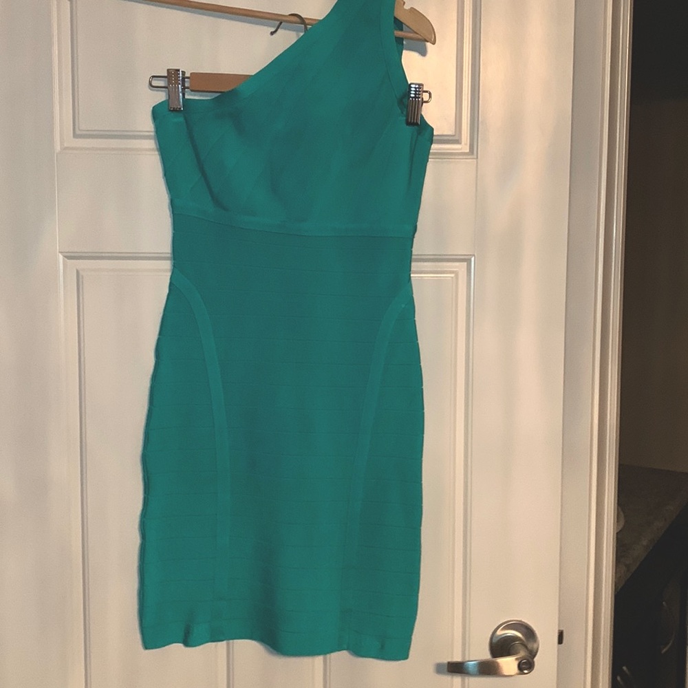 Bebe Bodycon mini green, medium dress. Used twice. Clean and great condition.